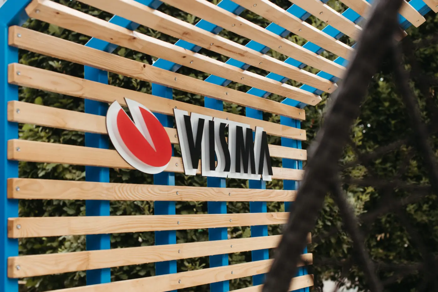 Litere și semne volumetrice luminoase
