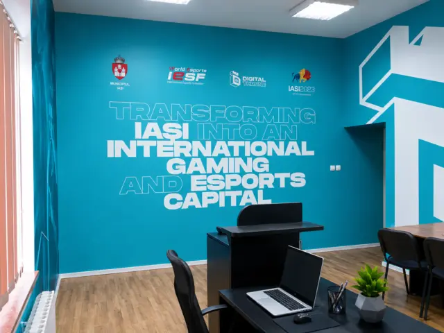 Tapet și autocolant pentru pereți