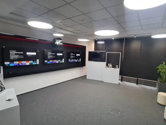 Media & Entertainment Centre of Excellence NESS Iași – amenajare și elemente custom