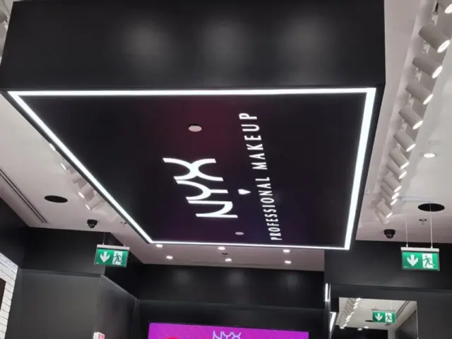 Producție publicitară  – semnalistică retail și proiecte naționale