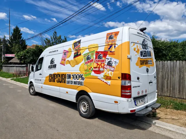Inscripționări și colantări auto