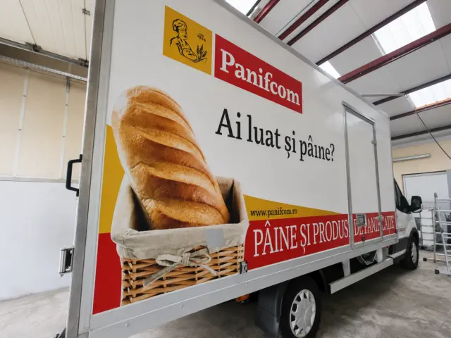 Inscripționări și colantări auto