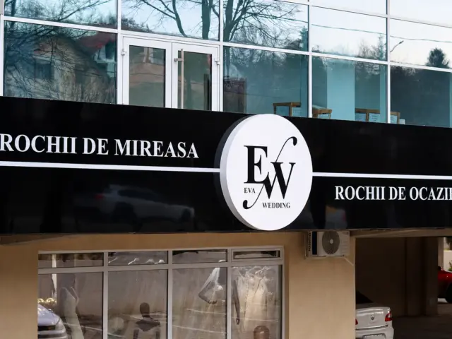 Firmă neagră Eva Wedding, cu logo circular și texte pentru rochii de mireasă și de ocazie.