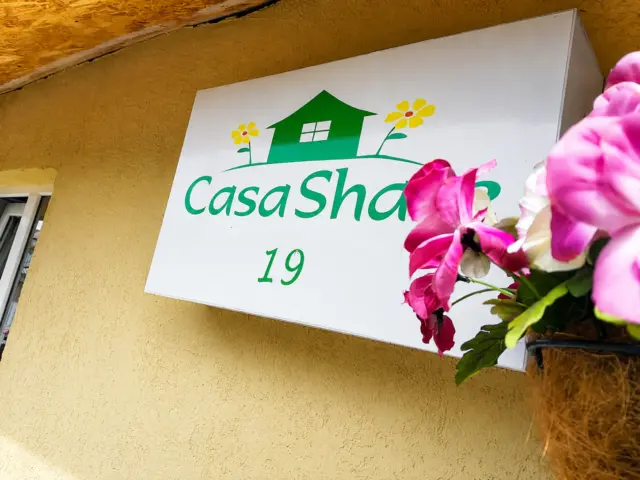 firma luminoasa casa share