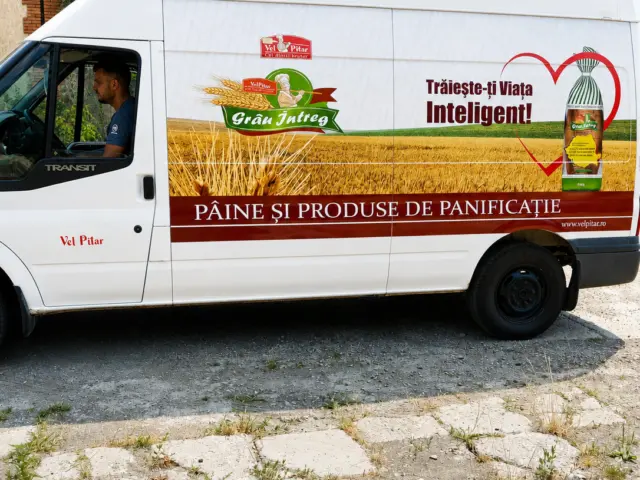 Inscripționări și colantări auto