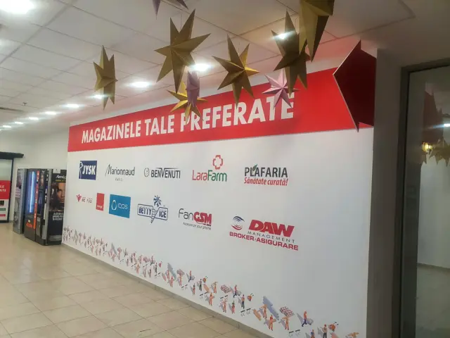 Tapet și autocolant pentru pereți