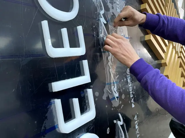 detaliu executie totem iasi magnius