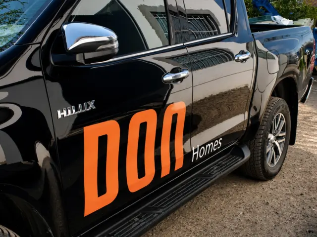 Inscripționări și colantări auto