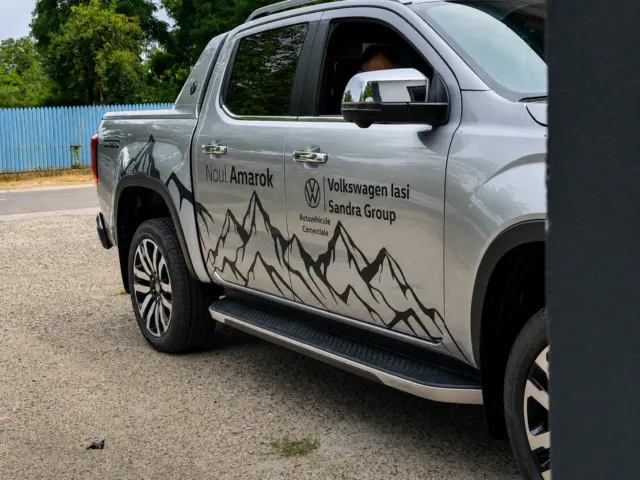Inscripționări și colantări auto