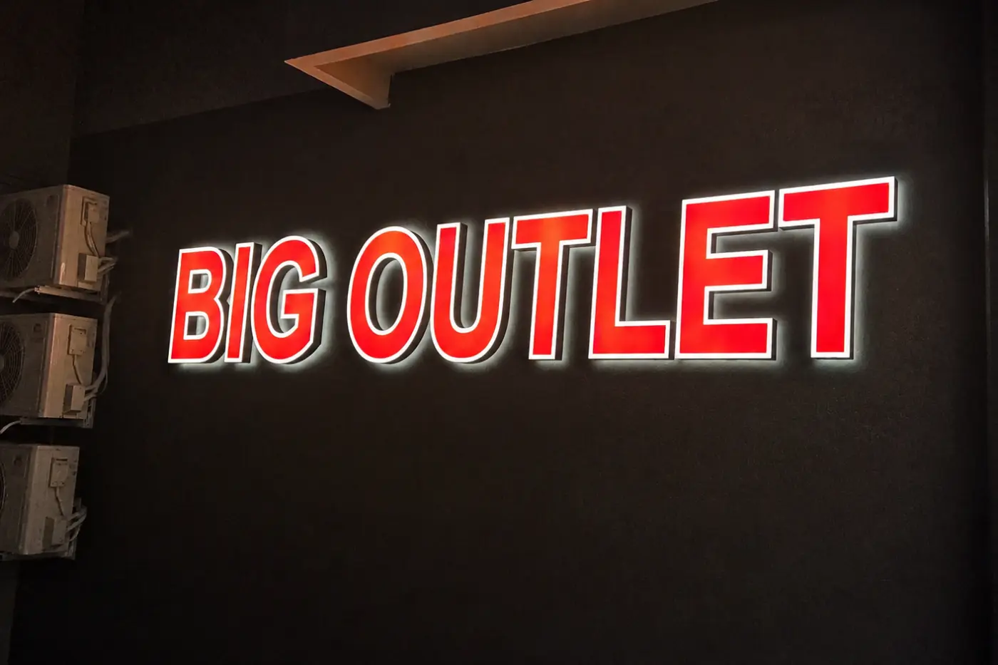 litere volumetrrice luminoase cu halou big outlet