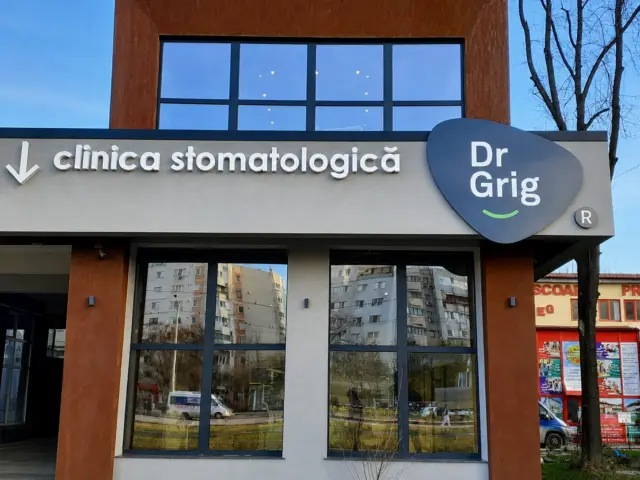 litere si sigla volumetrica luminoase clinica stomatologica magnius iasi