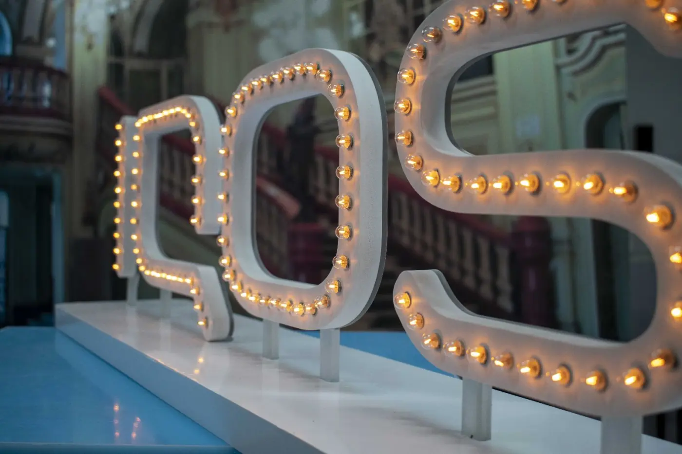 Reclame pentru săli de joc și tip „Las Vegas”