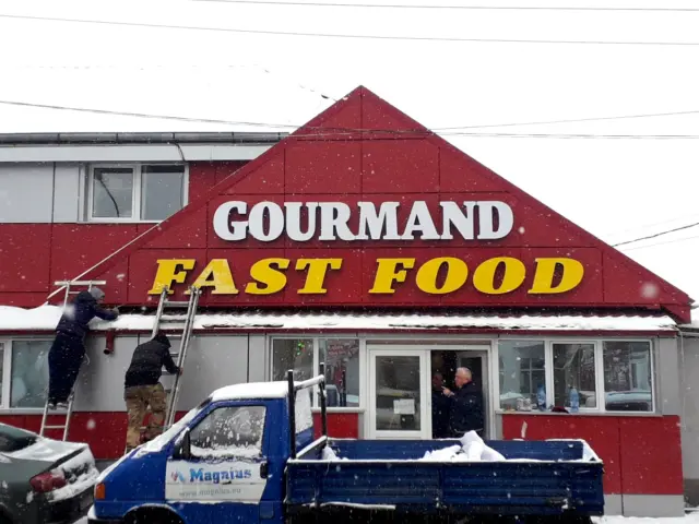 Litere volumetrice fast food
