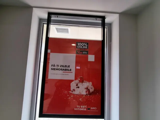 totem - semnalistica interior banca brd